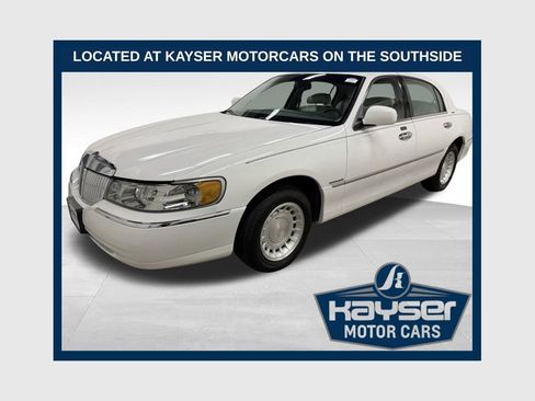 Used 2000 Lincoln Town Car Executive RWD image 1