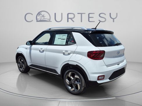 New 2026 Hyundai Venue SEL FWD image 3