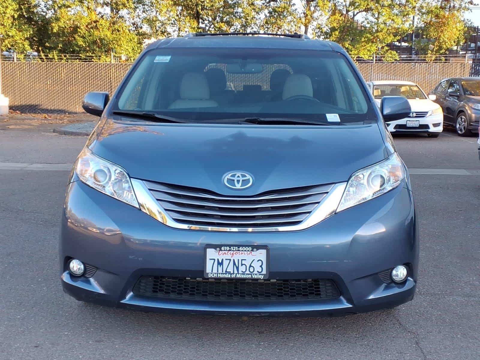 Used 2015 Toyota Sienna XLE w/ XLE Navigation Package FWD image 2