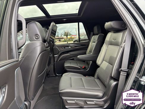 Used 2024 Cadillac Escalade Sport w/ LPO, ONYX Package image 11