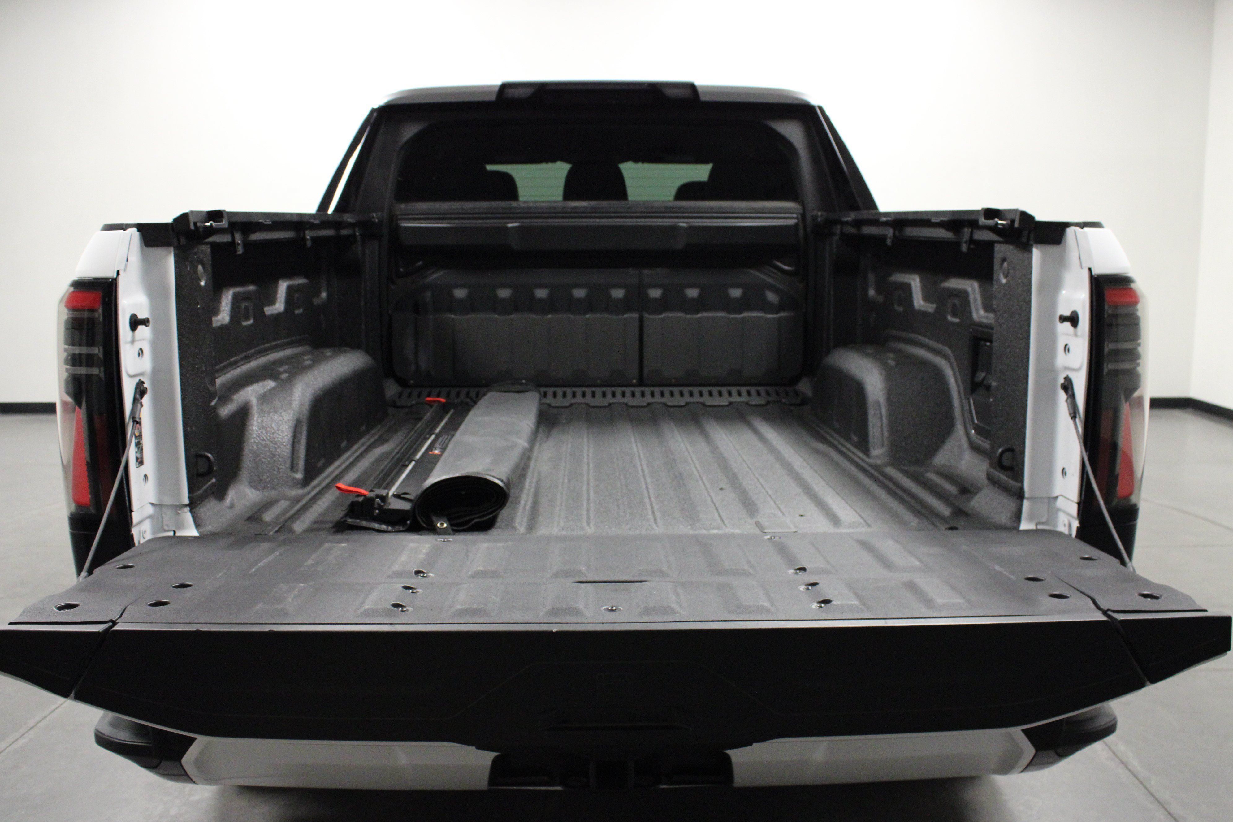 Used 2025 GMC Sierra EV Denali AWD/4WD image 14