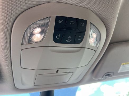 Used 2023 Chrysler Pacifica Touring-L FWD image 28