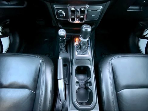 Used 2021 Jeep Wrangler Unlimited Sahara image 47