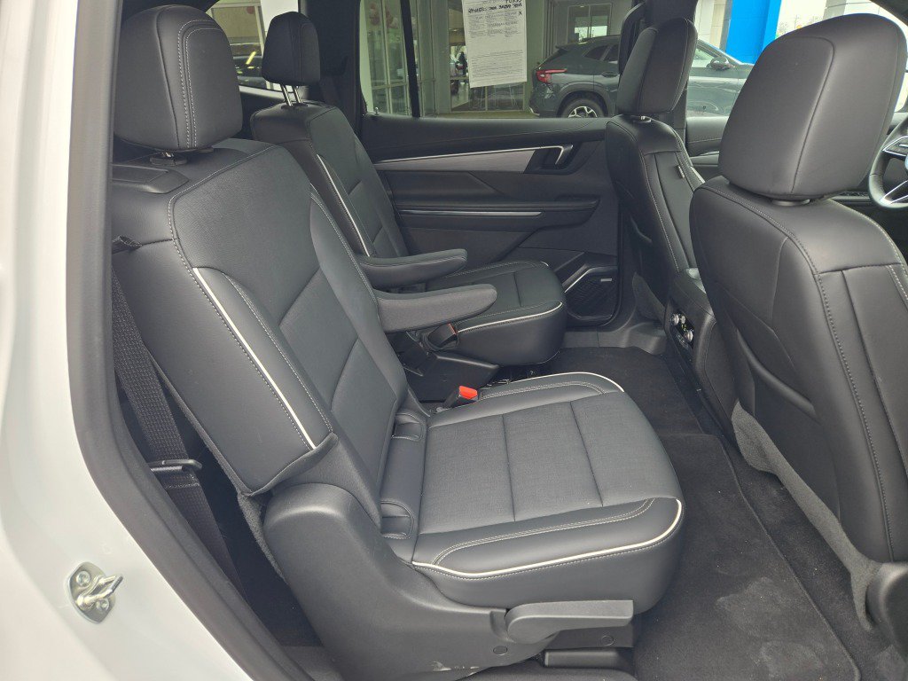 Certified 2025 Buick Enclave Preferred FWD image 11