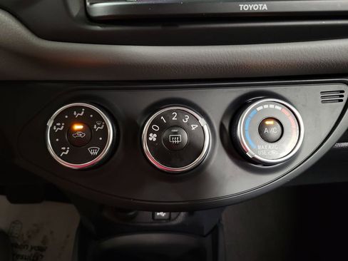 Used 2015 Toyota Yaris L FWD image 18