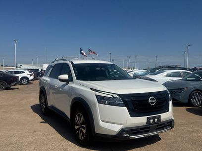 Certified 2022 Nissan Pathfinder SL w/ SL Black Package