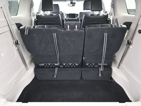 Used 2024 Chrysler Pacifica Limited FWD image 29