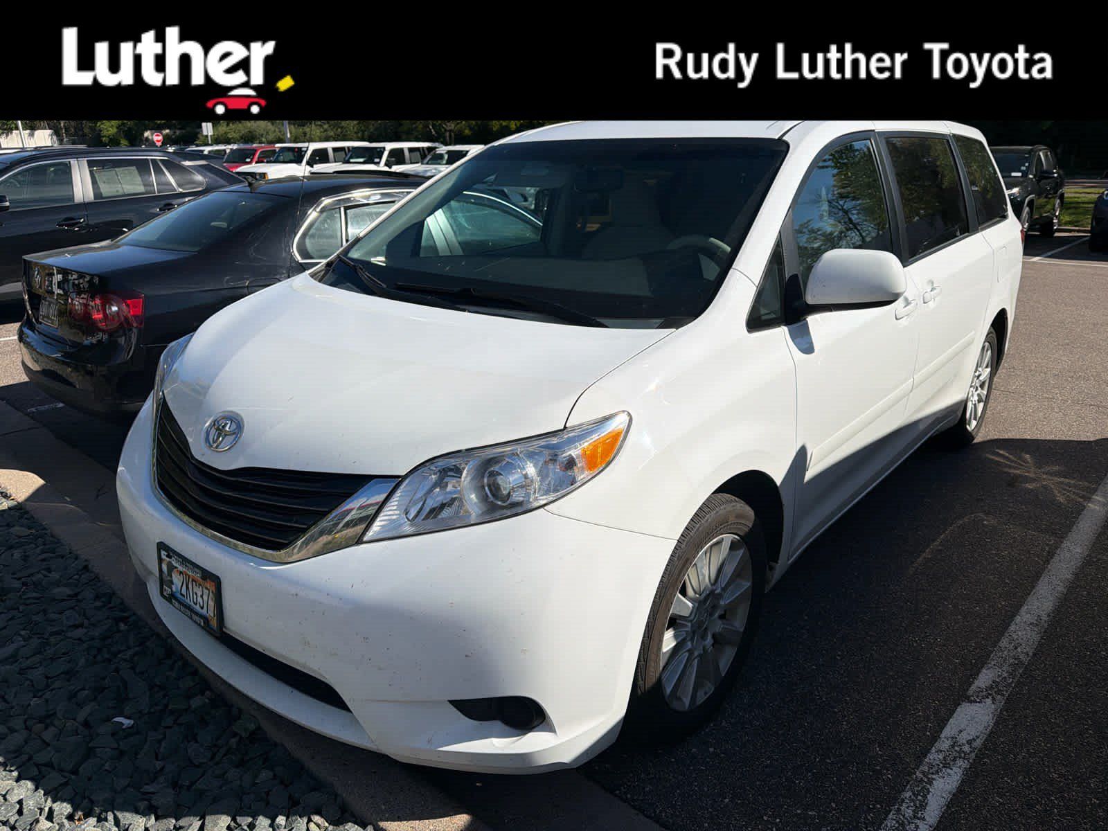 Used 2013 Toyota Sienna LE w/ Towing Pkg AWD/4WD image 1
