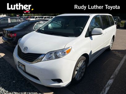 Used 2013 Toyota Sienna LE w/ Towing Pkg