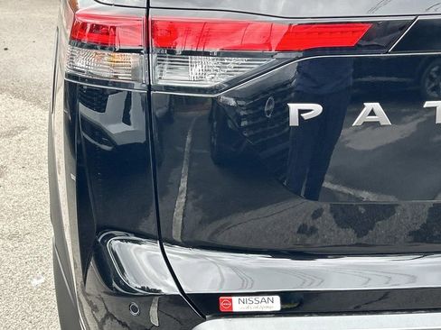 New 2026 Nissan Pathfinder Platinum w/ Lighting Package FWD image 12