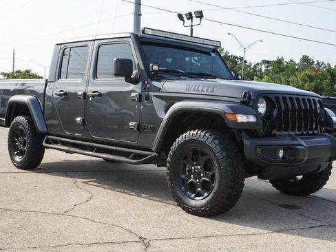 Used 2023 Jeep Gladiator Sport AWD/4WD image 2