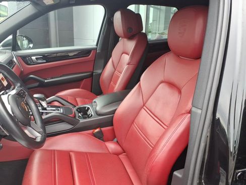 Used 2023 Porsche Cayenne AWD/4WD image 13