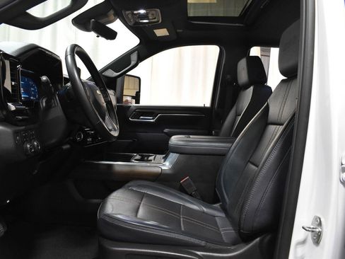 Used 2024 Chevrolet Silverado 3500 High Country w/ High Country Premium Package AWD/4WD image 3