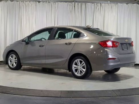 Used 2018 Chevrolet Cruze LT w/ Convenience Package image 8