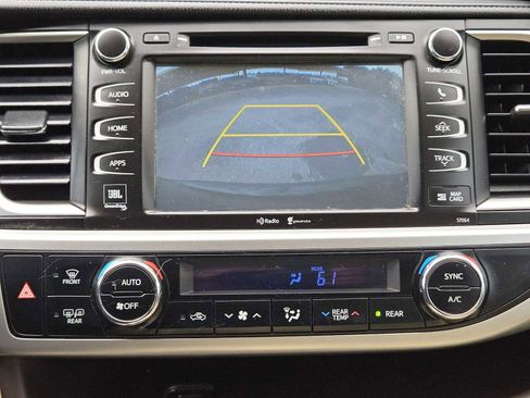 Used 2015 Toyota Highlander Limited FWD image 18