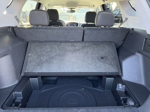 Used 2024 GMC Terrain SLE image 8