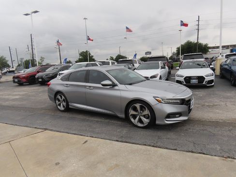 Used 2018 Honda Accord Touring image 7