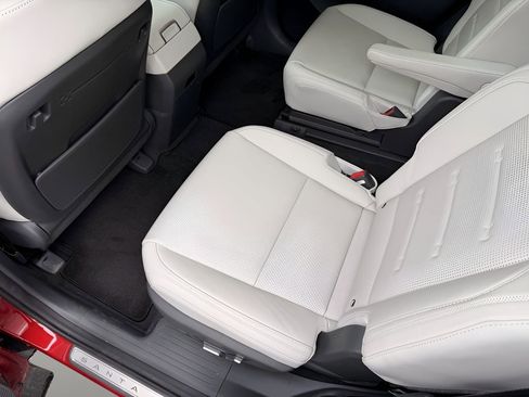 Used 2025 Hyundai Santa Fe Calligraphy image 17