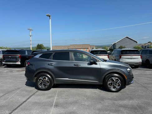 Used 2023 Kia Sportage LX AWD/4WD image 4