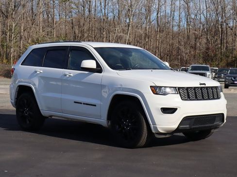 Used 2018 Jeep Grand Cherokee Altitude image 9