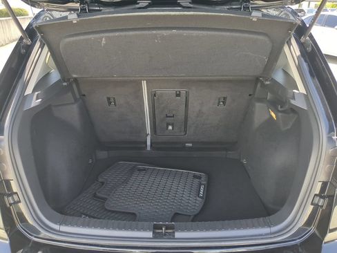 Certified 2022 Volkswagen Taos SE FWD image 9