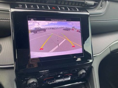 New 2025 Jeep Grand Cherokee L Altitude image 3