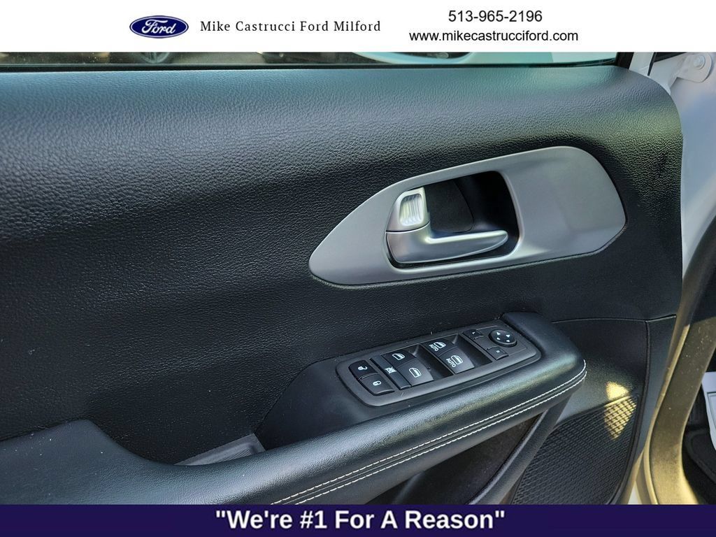 Used 2021 Chrysler Pacifica Touring w/ S Appearance Package FWD image 24