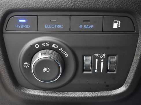 Used 2023 Jeep Grand Cherokee Summit w/ Luxury Tech Group V AWD/4WD image 31