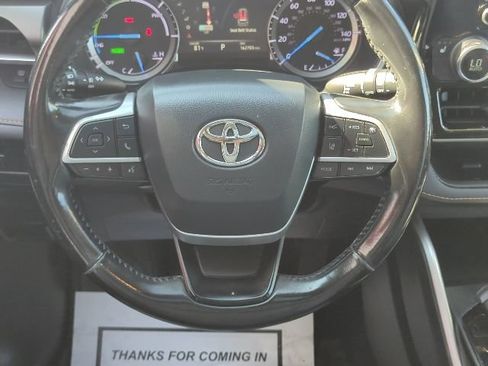Used 2022 Toyota Highlander Bronze Edition AWD/4WD image 8