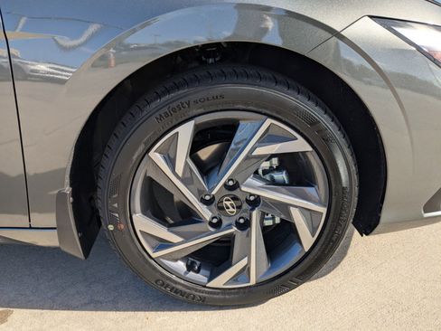 Certified 2025 Hyundai Elantra SEL image 8