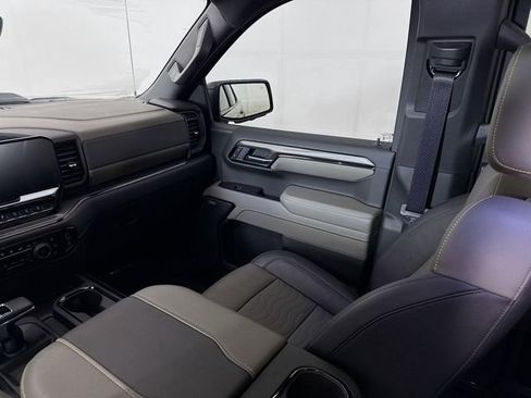 Used 2025 Chevrolet Silverado 1500 ZR2 w/ Technology Package image 27