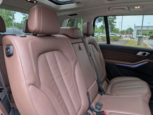 Used 2022 BMW X7 xDrive40i w/ Premium Package AWD/4WD image 37