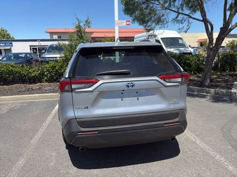 Used 2022 Toyota RAV4 LE AWD/4WD image 16