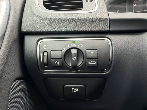 Used 2016 Volvo V60 T5 Cross Country Platinum w/ Climate Package image 31