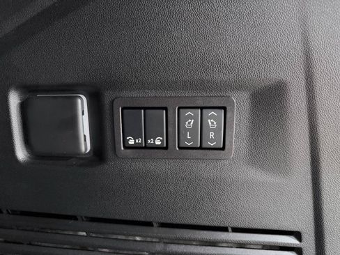 Used 2024 GMC Yukon Denali Ultimate AWD/4WD image 39