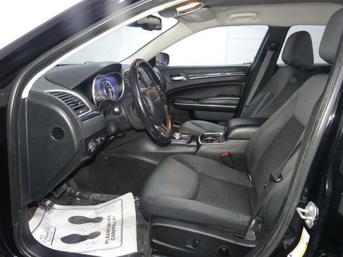 Used 2018 Chrysler 300 Touring w/ Driver Convenience Group AWD/4WD image 20