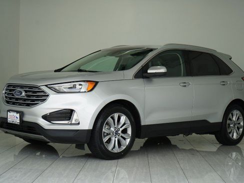 Used 2019 Ford Edge Titanium FWD image 3