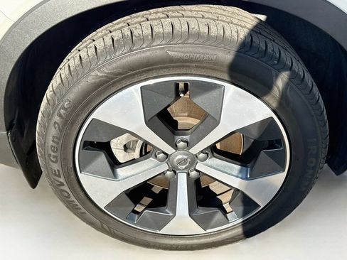Used 2025 Volvo XC40 B5 Plus AWD/4WD image 38