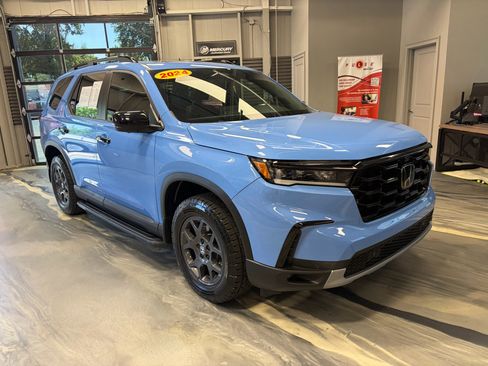 Used 2024 Honda Pilot TrailSport image 1