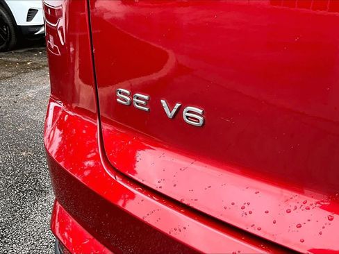 Certified 2022 Volkswagen Atlas Cross Sport SE w/ Black Wheel Package image 9