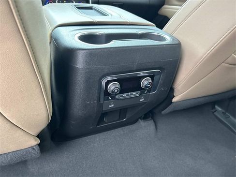 Used 2022 Chevrolet Suburban Premier image 19