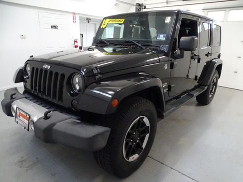 Used 2013 Jeep Wrangler Unlimited Sahara w/ Dual Top Group AWD/4WD image 14