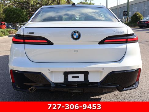 Used 2026 BMW 750e xDrive w/ Luxury Rear Seating Package AWD/4WD image 8