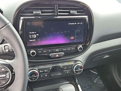 Used 2025 Kia Soul EX image 17