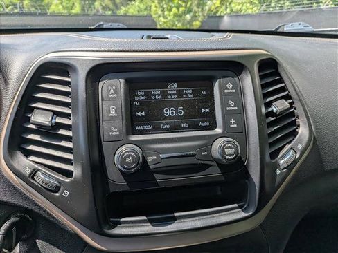Used 2017 Jeep Cherokee Sport AWD/4WD image 29