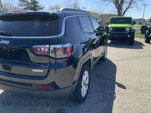 Used 2025 Jeep Compass Latitude w/ Sun & Sound Group AWD/4WD image 18