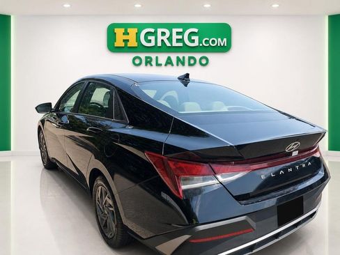 Used 2024 Hyundai Elantra SEL FWD image 2