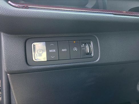 Used 2025 Chevrolet Traverse Z71 AWD/4WD image 33