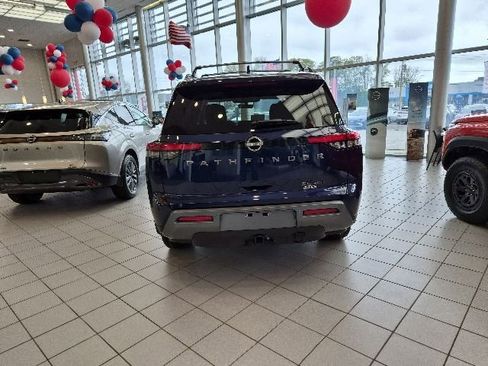 New 2026 Nissan Pathfinder SL w/ SL Premium Package AWD/4WD image 6