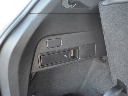 Used 2023 Volkswagen Tiguan SE R-Line image 40